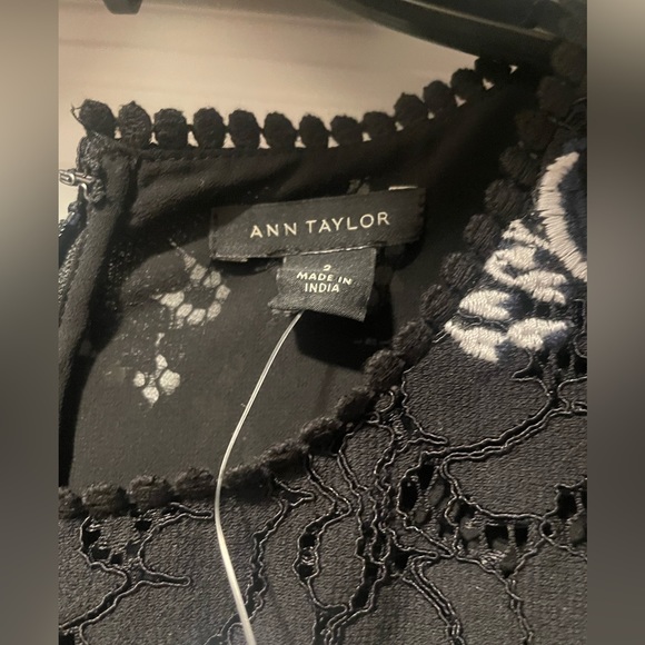 Ann Taylor Lace Sleeveless Top Size 2 - Picture 3 of 5